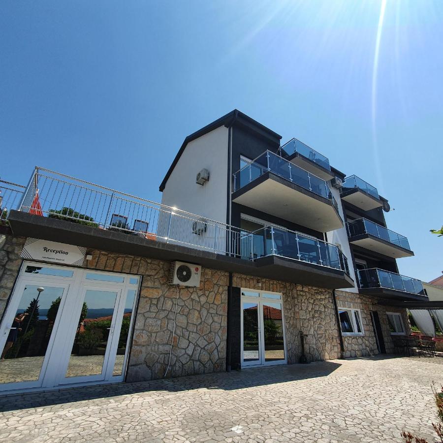 Apartments Blazevic, Heated Pool&Jacuzzi ドラマリ エクステリア 写真
