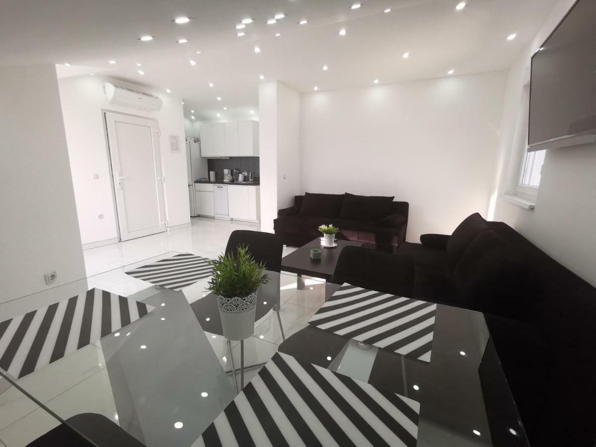 Apartments Blazevic, Heated Pool&Jacuzzi ドラマリ エクステリア 写真